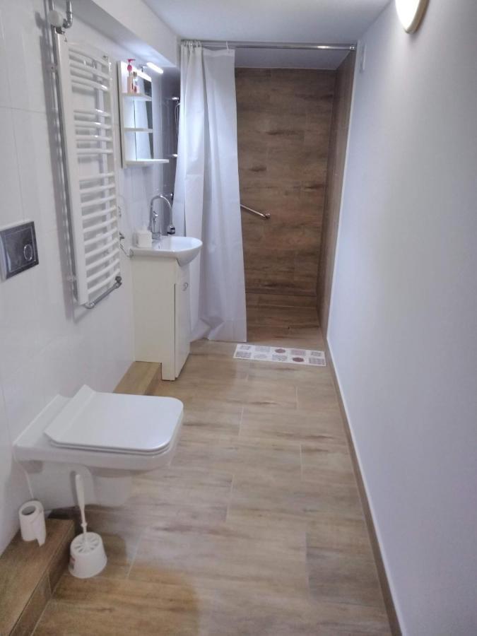 Rustykalny apartament w suterenie Siemiatycze Bagian luar foto